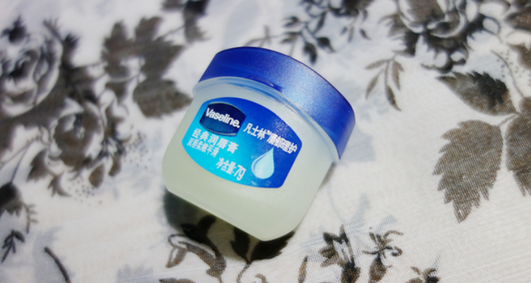 凡士林唇膜真假对比