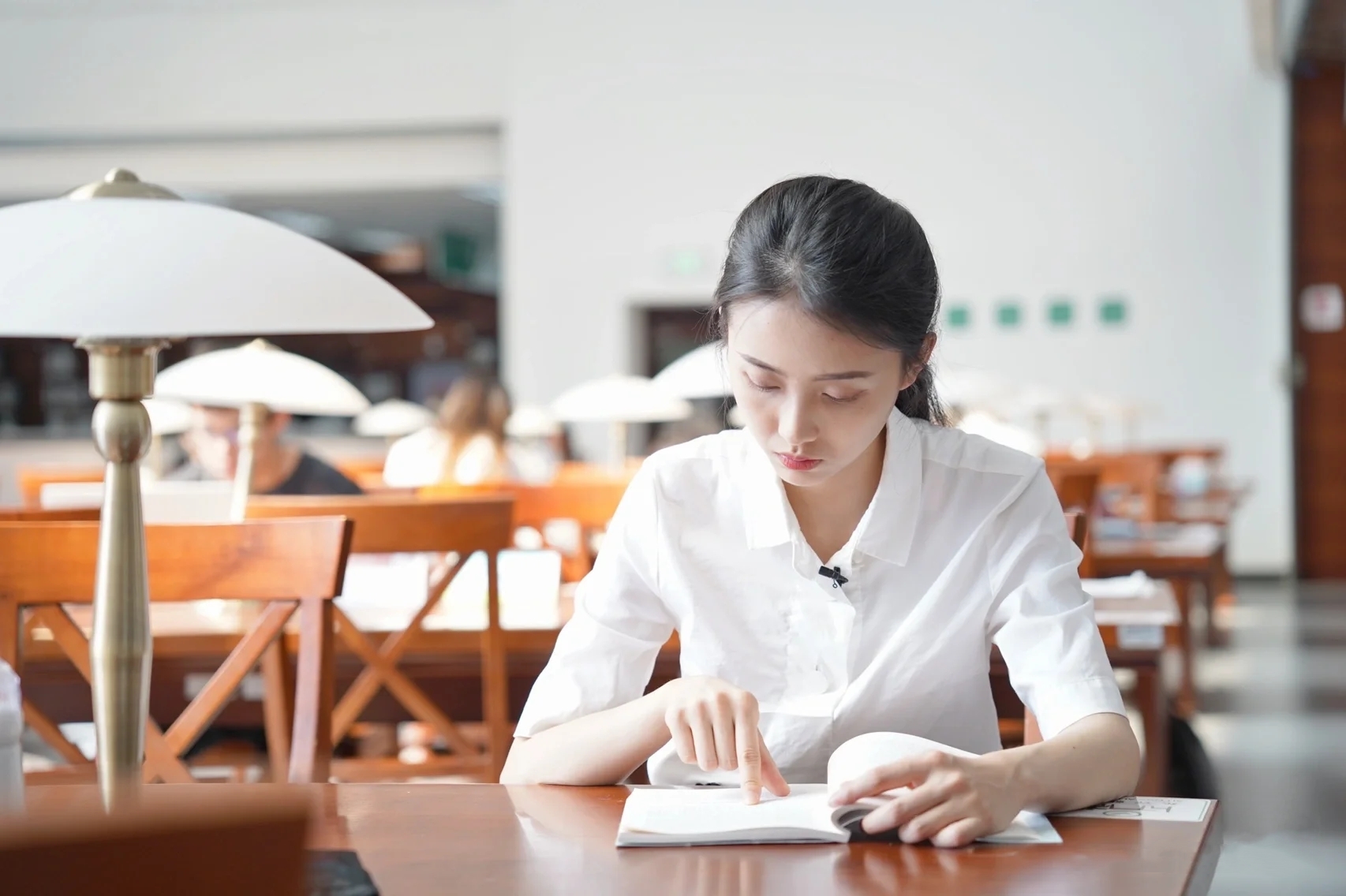 西南大学校花校园写真,师范气质越看越耐看