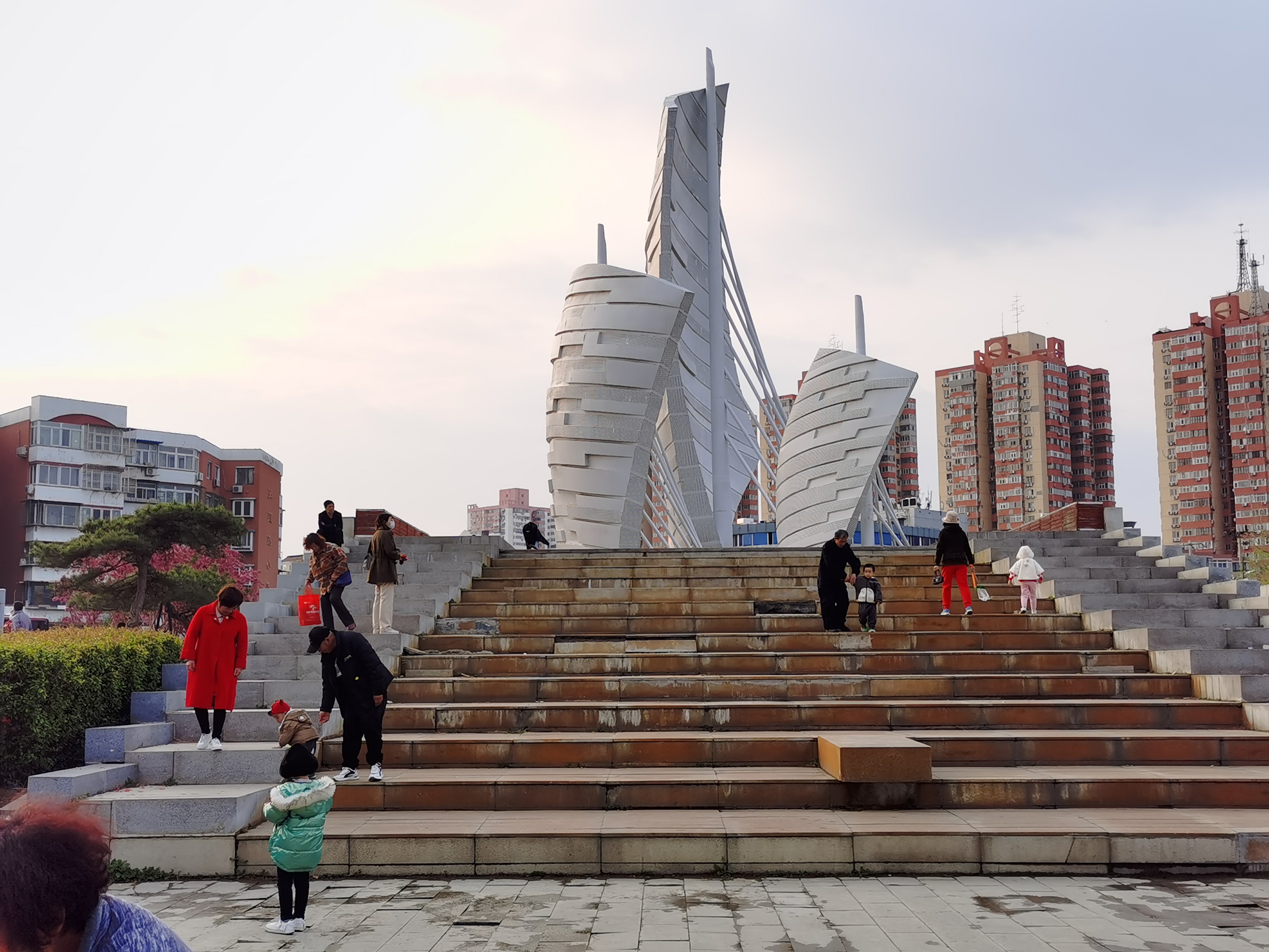 春天的萧太后河公园适合去赏花看瀑布