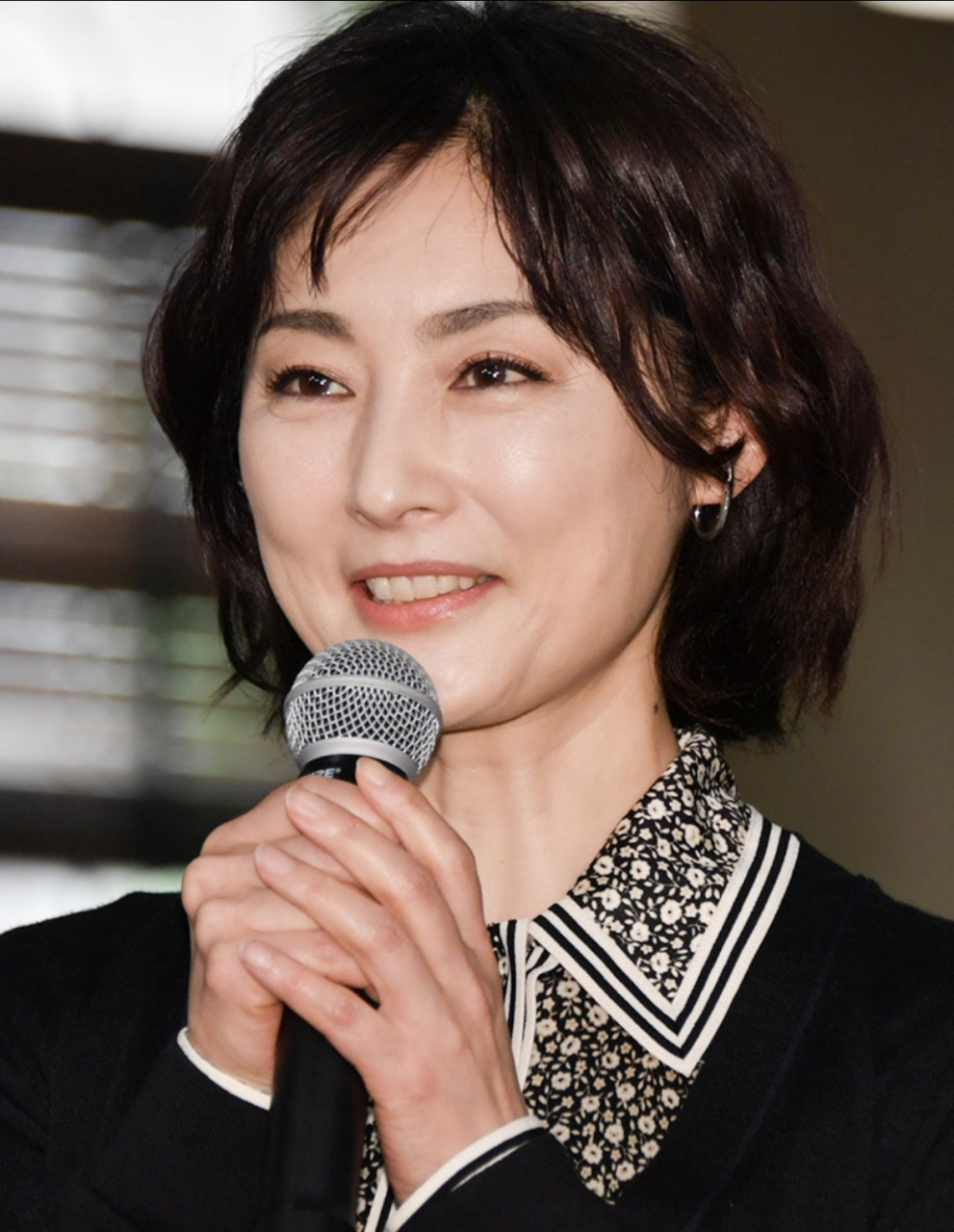 52岁常盘贵子近照,状态看起来比实际年龄要老一些.