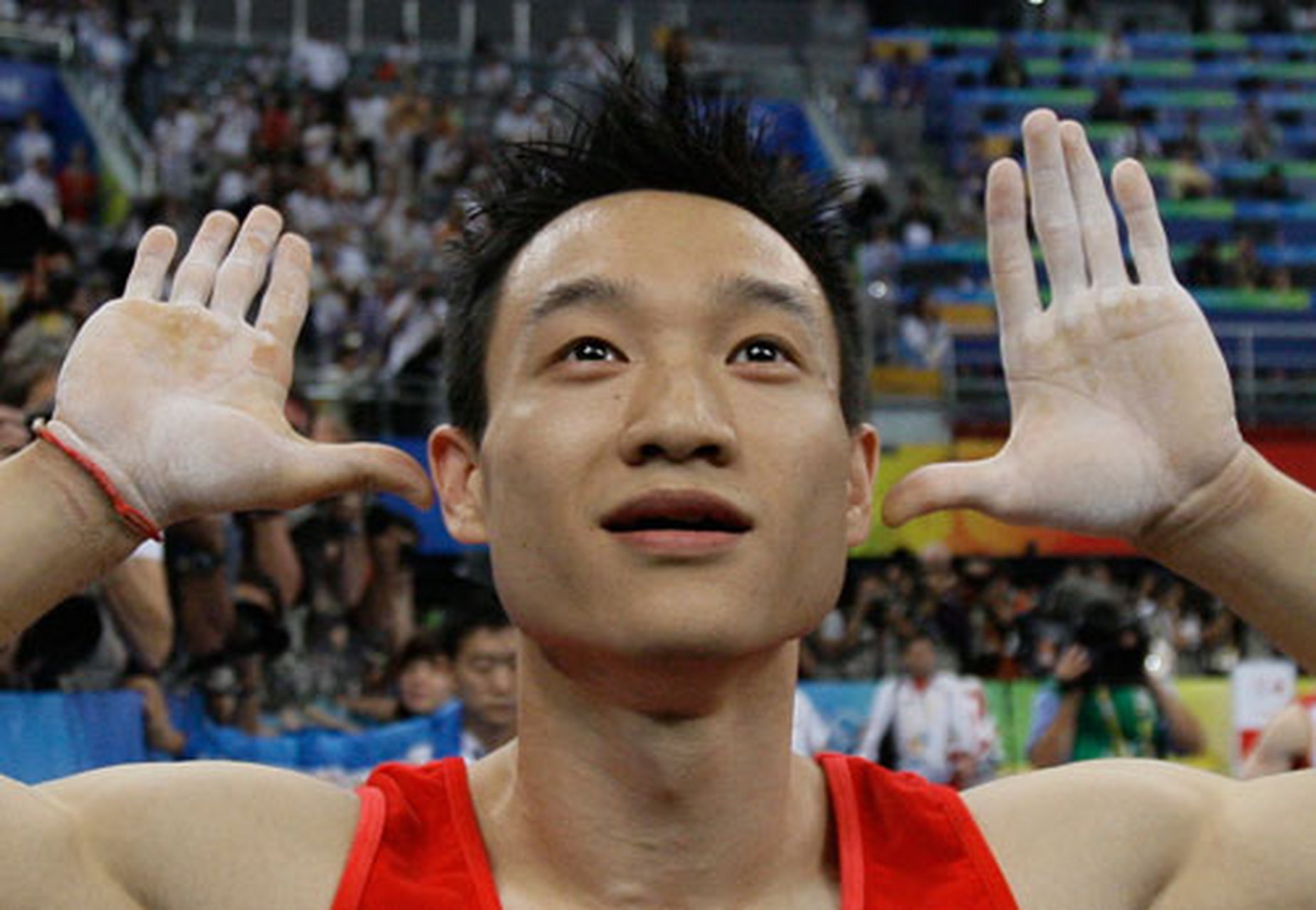 奥运冠军杨威近日自曝因患上睡眠呼吸终止症,不得不终身佩戴呼吸机!