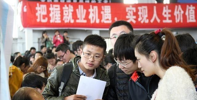 大学生为何纷纷选择考研?增加就业竞争力是其一,还有其他方面