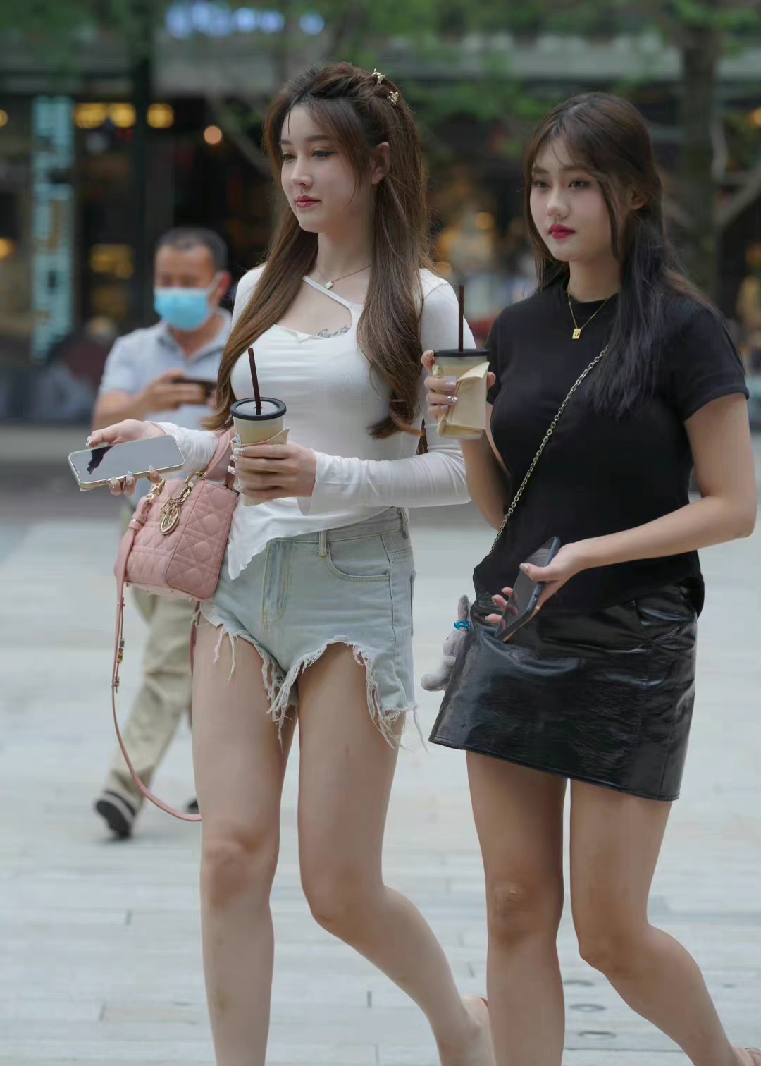 街拍美女的夏日清凉装穿搭