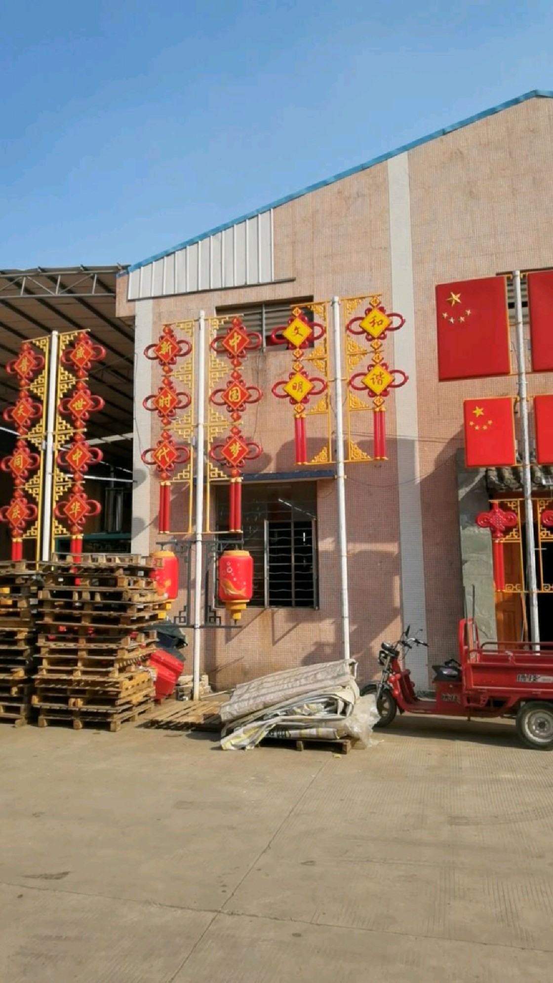 户外亚克力中国结灯笼吸塑国旗灯箱生产厂家产品展示区实拍