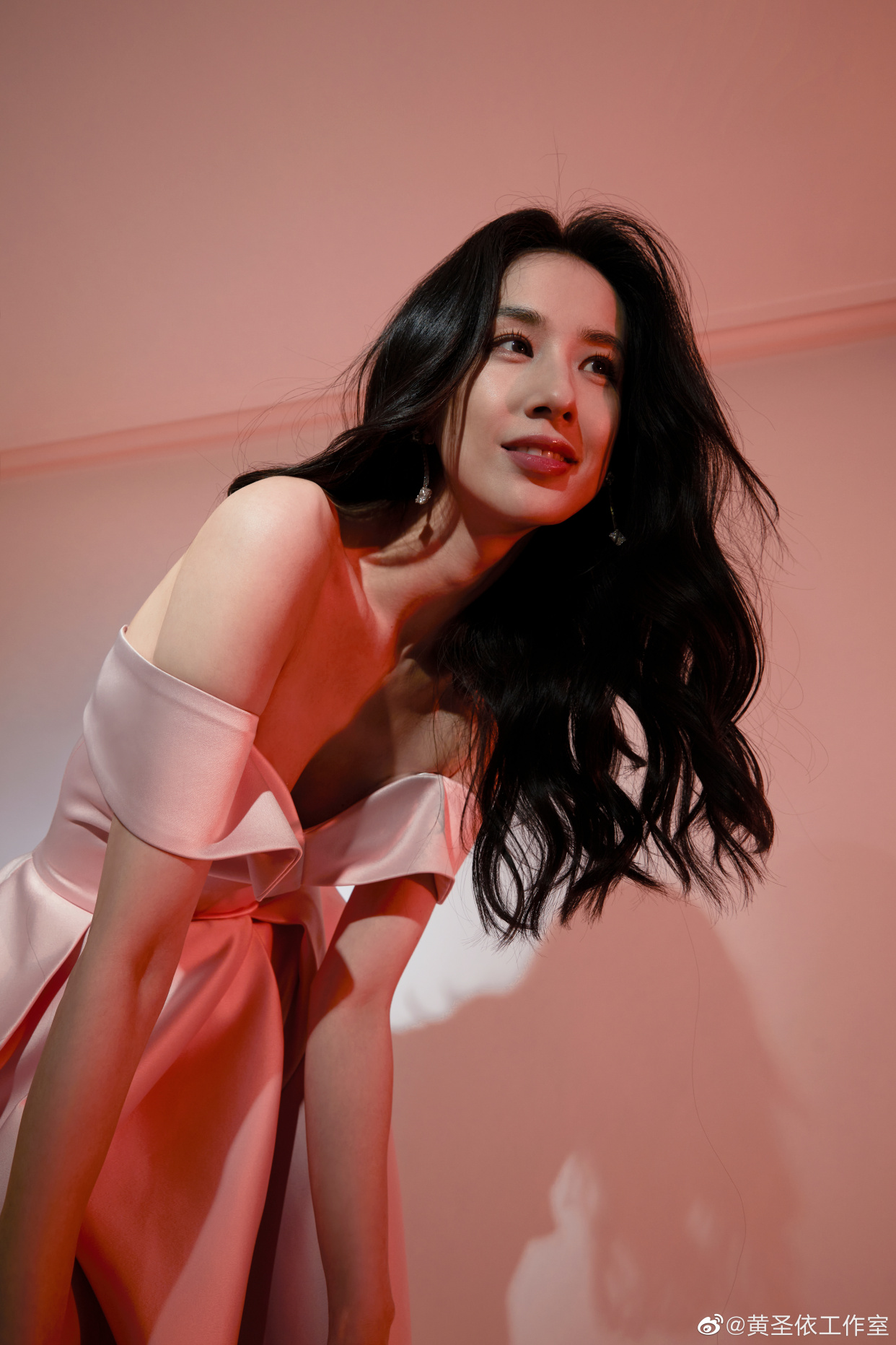 黄圣依写真,高贵优雅,明艳动人