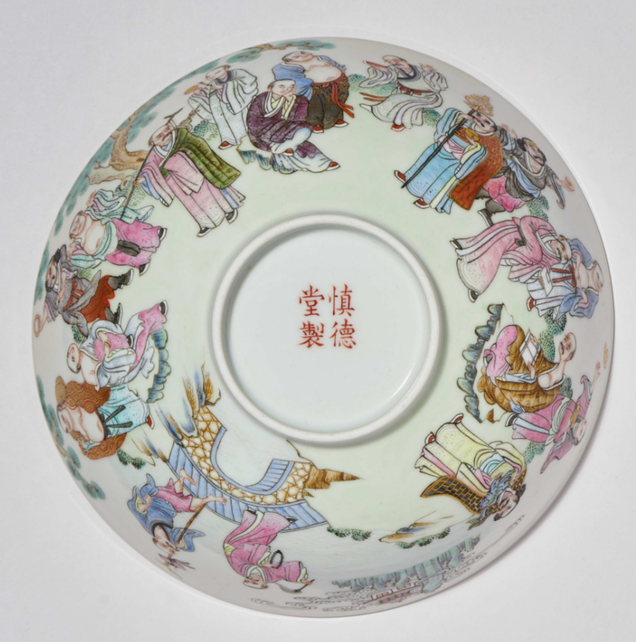 5cm,底款为"慎德堂制"四字双行楷书款,拍品敞口,弧腹,圈足,造型典雅