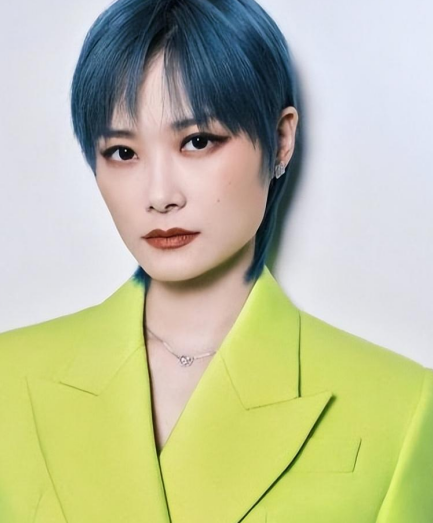 没作品又没流量?却很多次出席在重要场合,39的李宇春早意是顶流