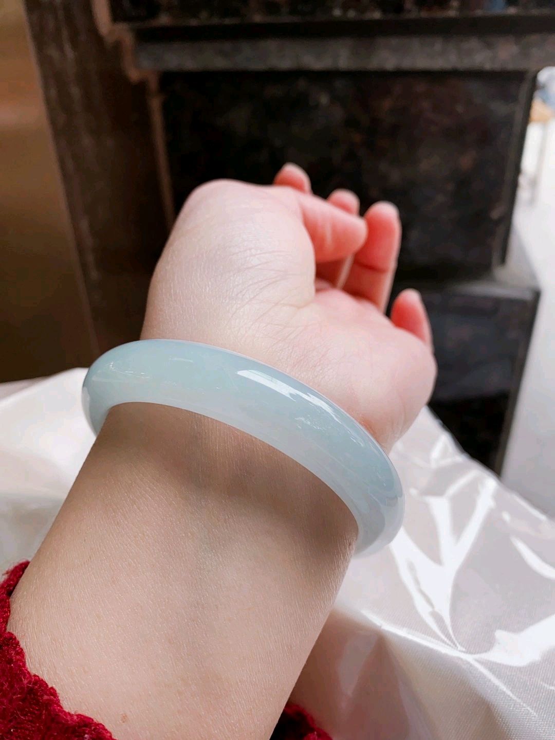 这只糯冰晴水翡翠手镯,种水老,冰透水润,清爽耐看