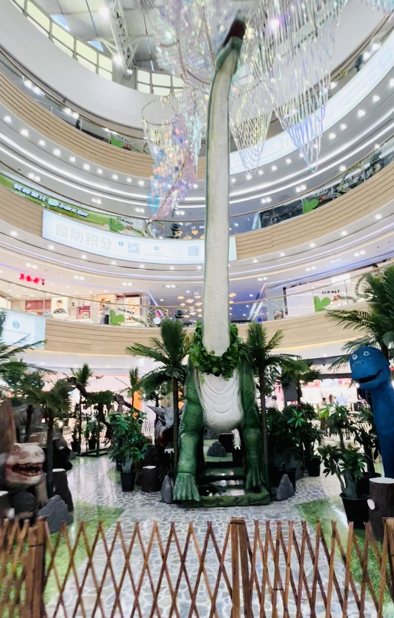 青浦吾悦邀你重返侏罗纪 新城控股集团青浦吾悦广场
