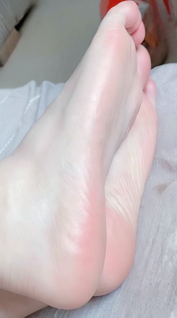 美少女的脚底板哟#足控
