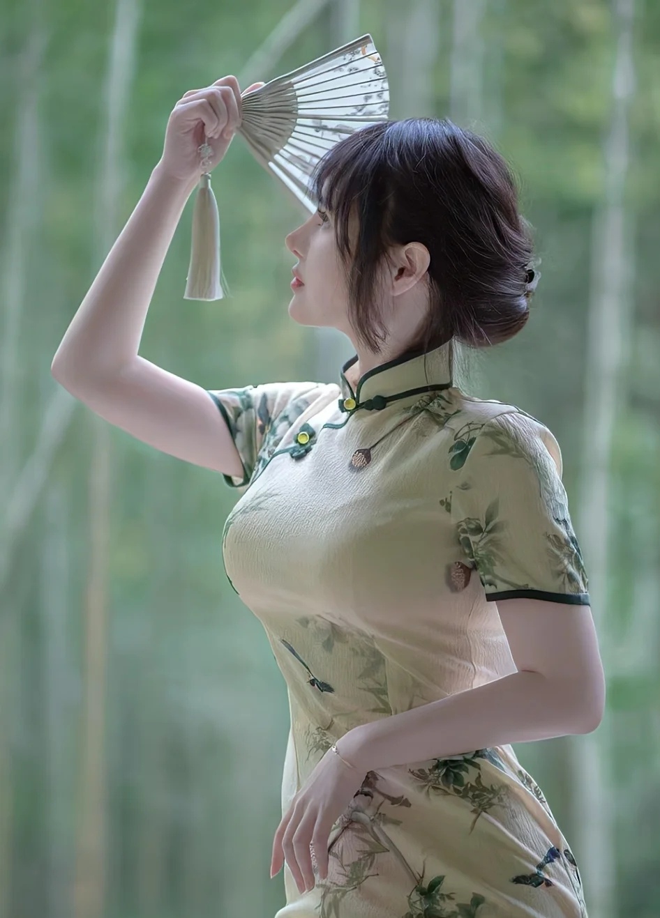 中国旗袍之美需要细细的品味