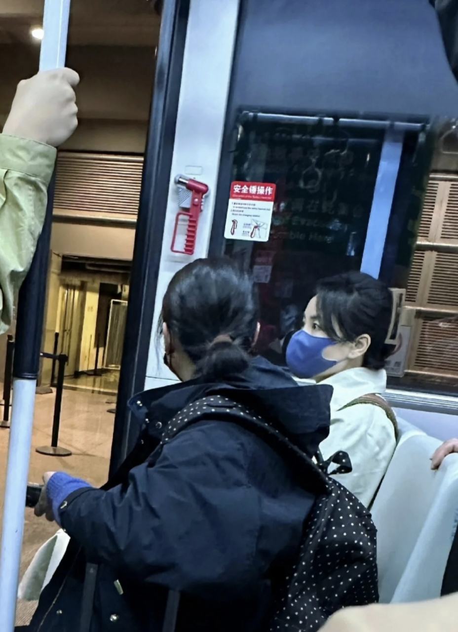 王菲出关了,深山老人终于冒头了[捂脸]