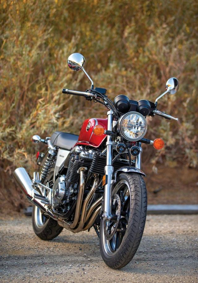 本田复古猛兽cb1100,不谈情怀,用性能一样征服车手