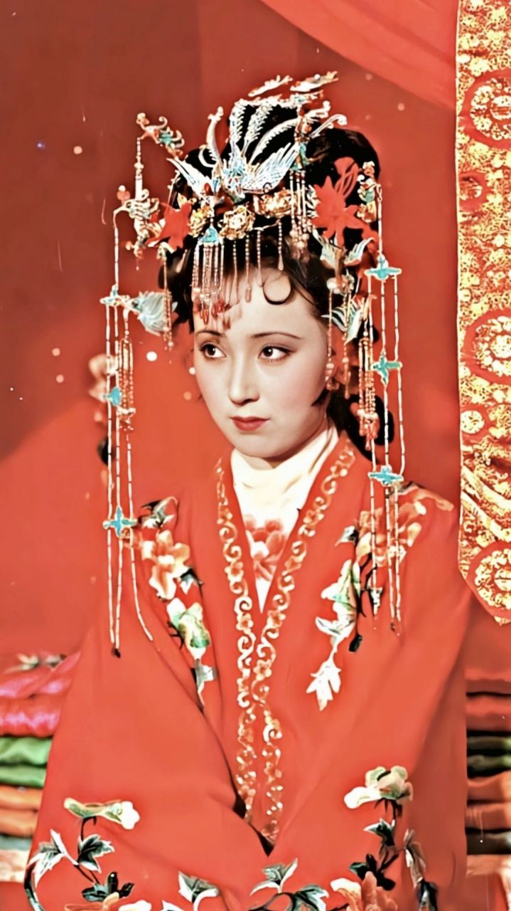 林黛玉婚服 薛宝钗婚服 贾迎春婚服 (贾探春在评论区) #影视# #红楼梦