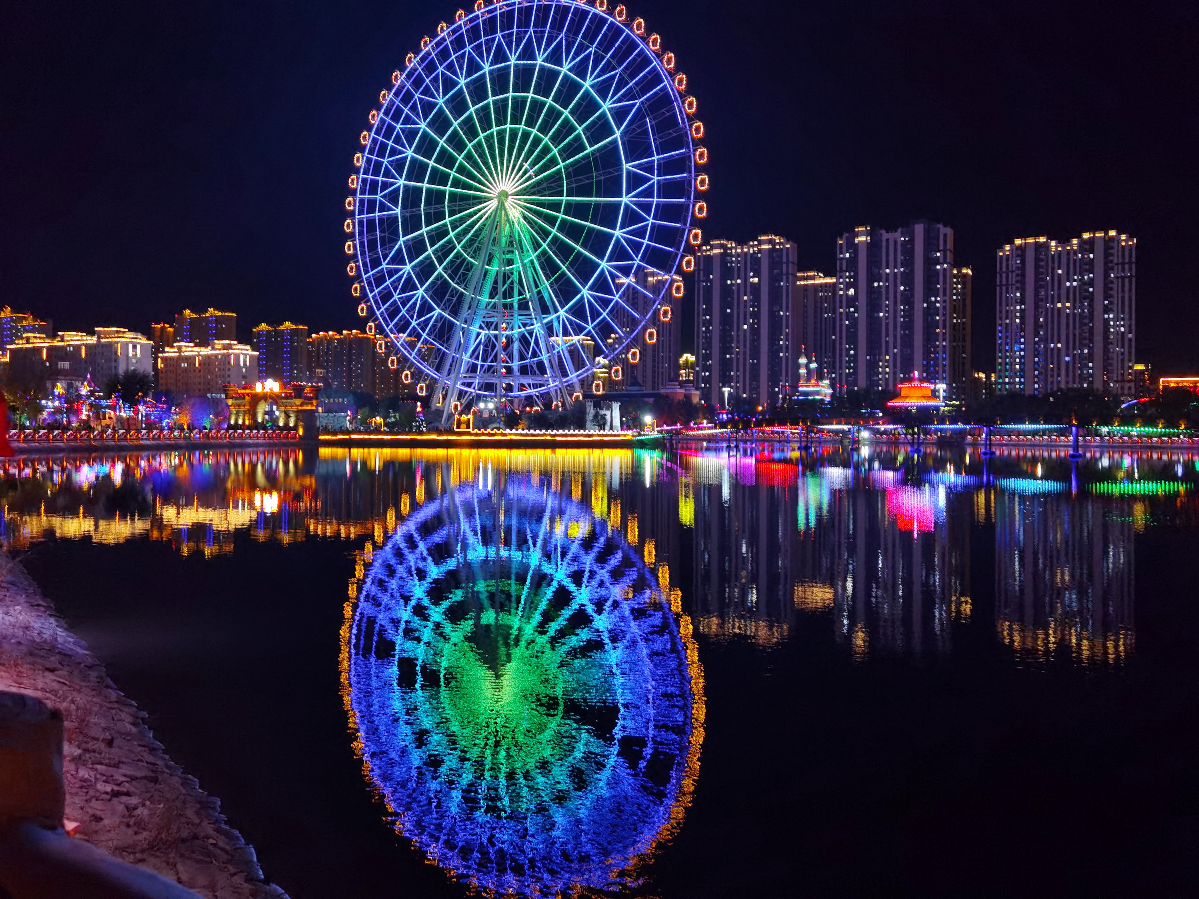 鹤城公园夜景很美!纯手机拍摄无滤镜!欢迎点评!