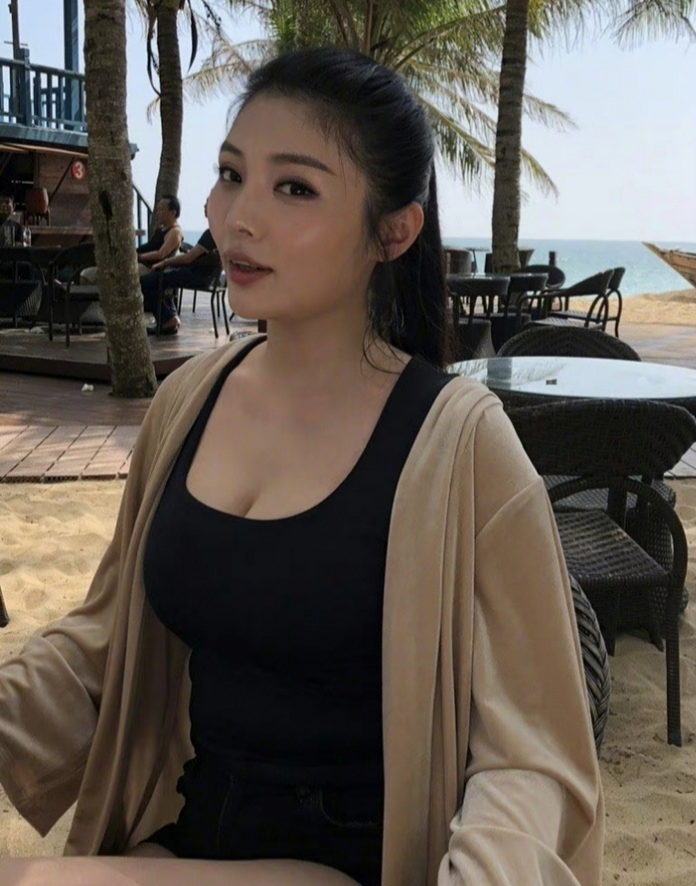 椰汁女神徐冬冬近照,十几年过去我们都老了,但女神还是那个性感女神