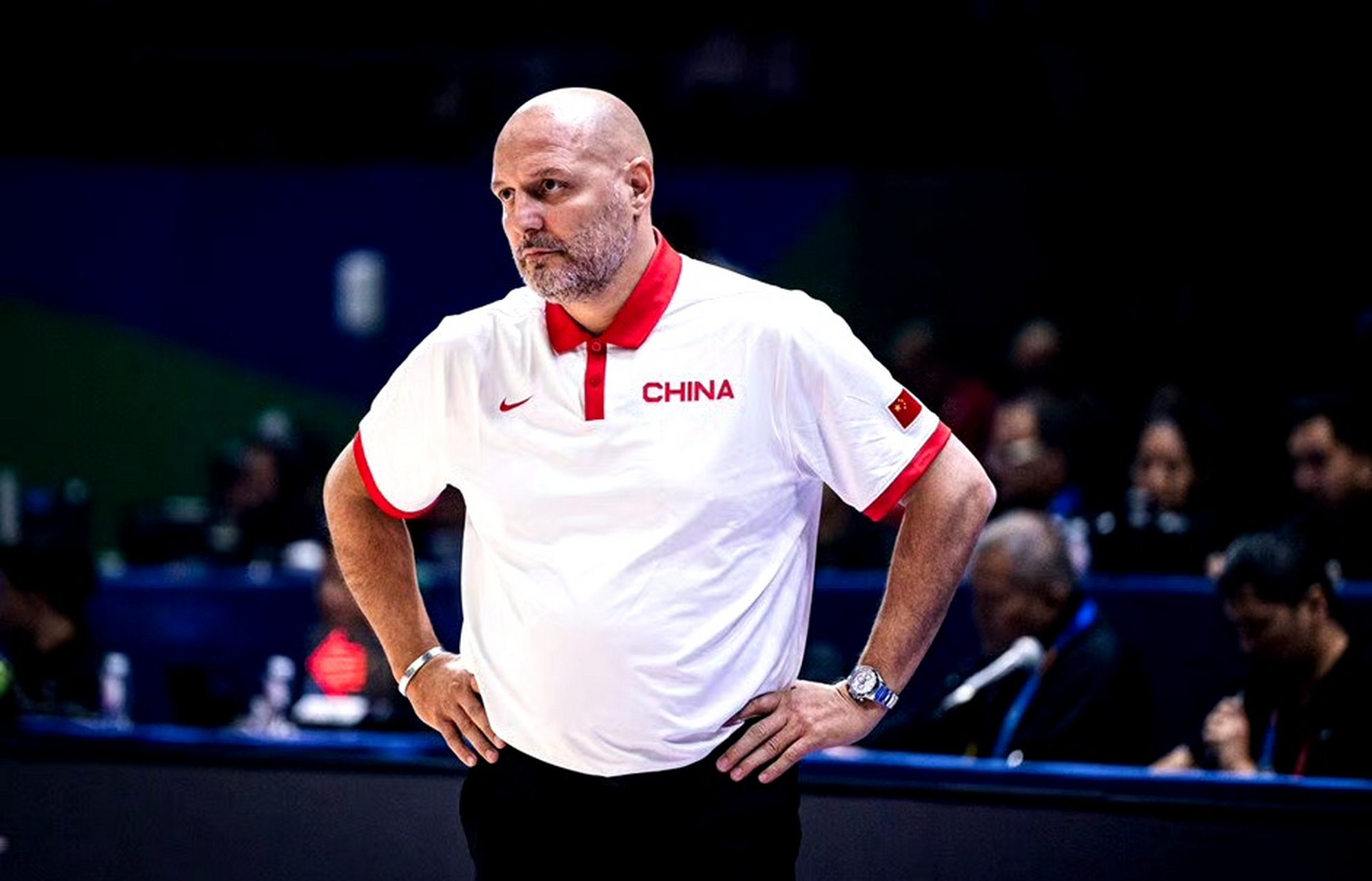 中国男篮75-96菲律宾男篮,主教练乔尔杰维奇犯的4个错误:  1,用人过于