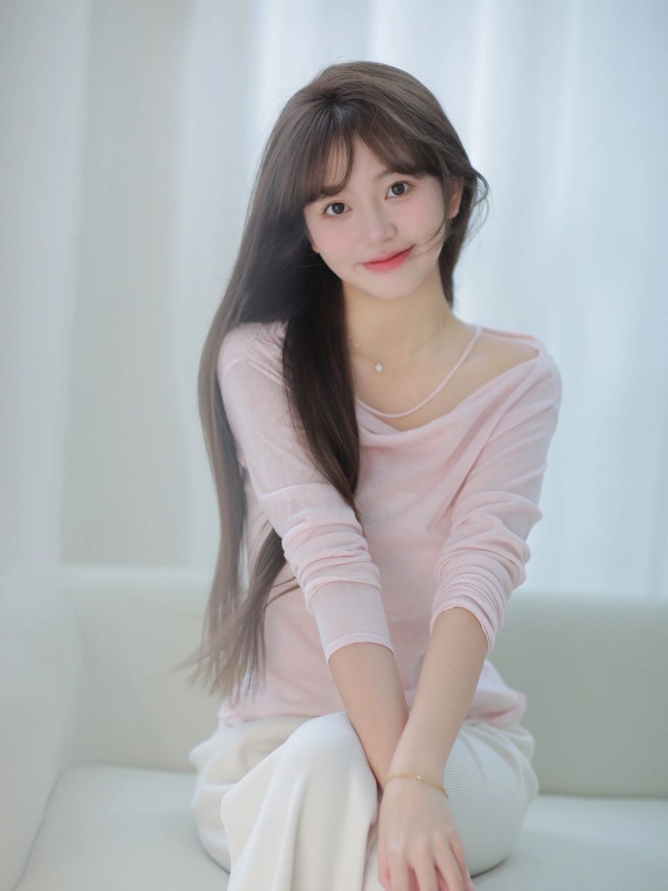 纯天然素颜美女,浓眉大眼显清纯耐看又养眼!