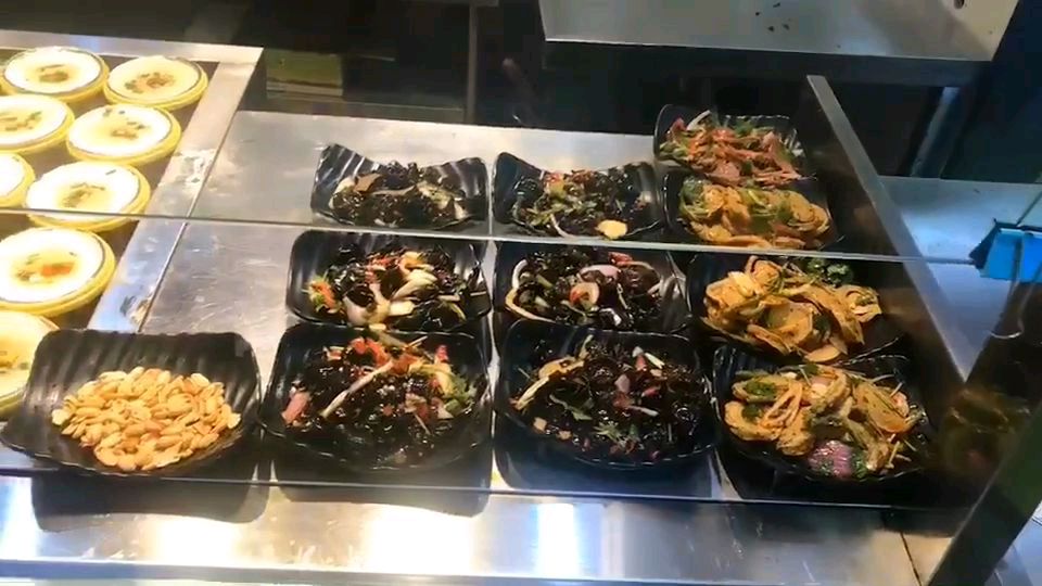 一天营业额1.5-2万大食堂快餐店
