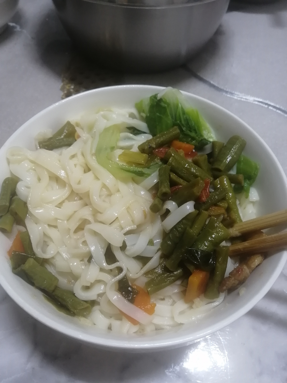 河南捞面,蒜汁面条.有喜欢的吗?