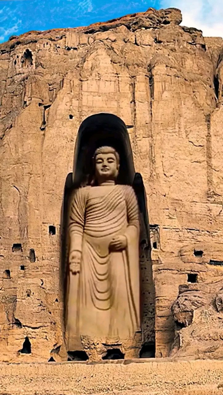 阿富汗的巴米扬大佛,大唐玄奘法师曾跪拜过,可惜了.