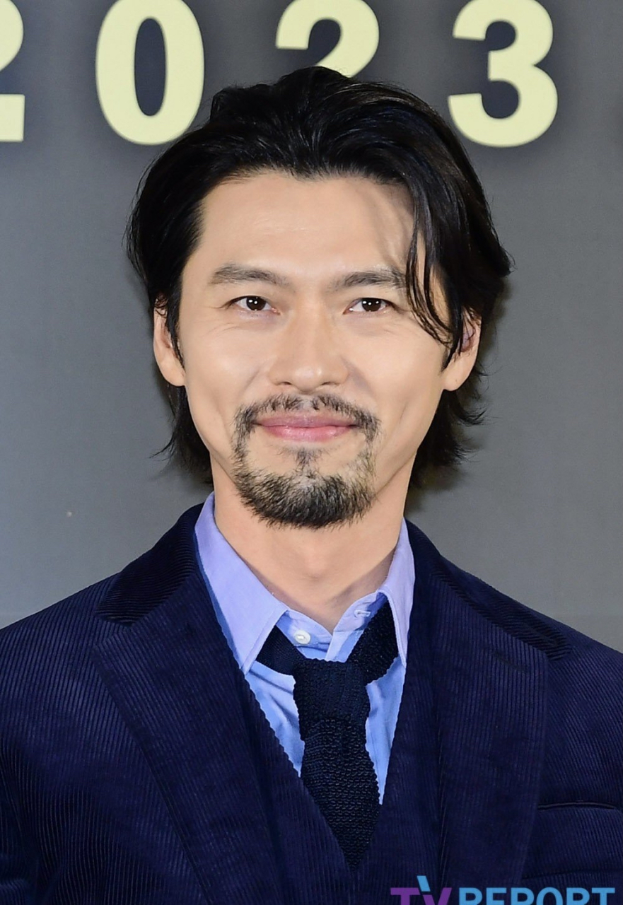 这居然是男神玄彬,络腮胡配油腻发型沧桑不少,脸胖了身材依然宛如男模