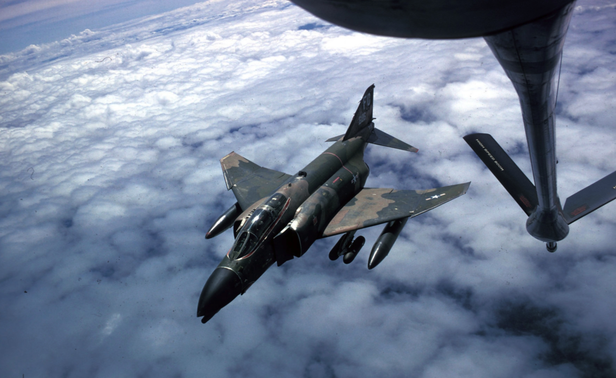 一组f-4鬼怪ii战斗机的照片,现在能飞的也不多了,当年也是不错的二代