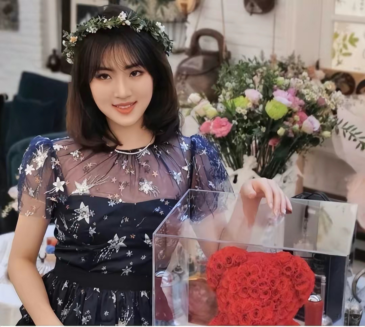 "华为千金"姚安娜,住着5亿豪宅,还有私人飞机,却非要当明星