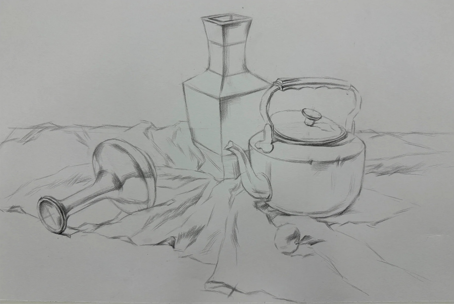 作画步骤规范,造型准确,黑白灰关系到位,刻画细腻.