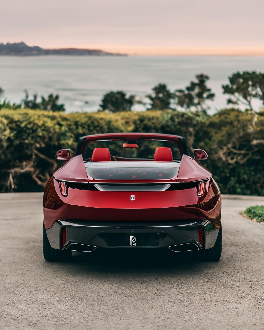 劳斯莱斯la rose noire droptail:神秘黑玫瑰定制敞篷车