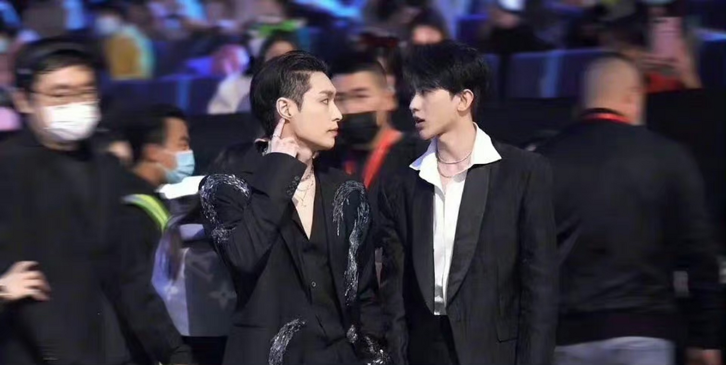 张艺兴,蔡徐坤同框旧照,这次日内瓦之行,你期待谁?