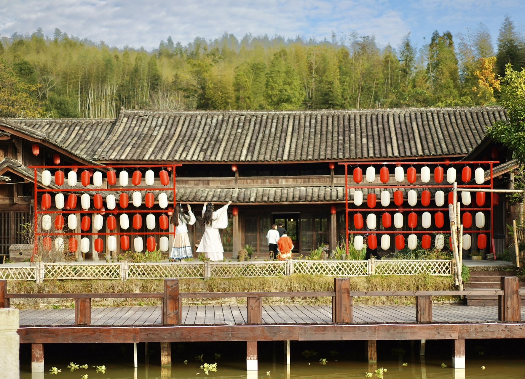 雅阳的塔头底古村落 ,是泰顺第一个整村被开发的旅游度假胜地,里面的