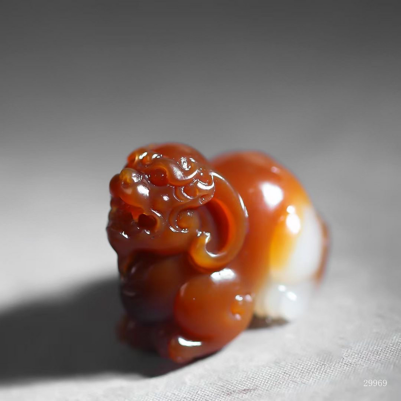 精致美物 【望天吼】精品且末料,糖白双色,鸿运当头,油润度极佳的上品