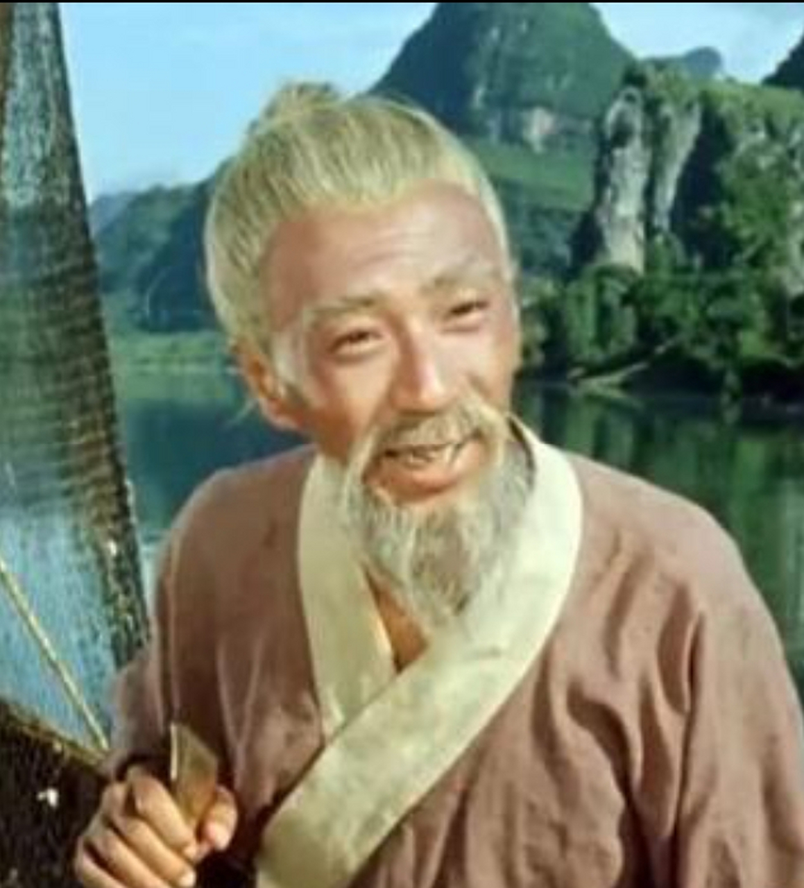 张巨光,别名张哲伦,张浩然,回族,辽宁省本溪市溪湖区火连寨人,1929年