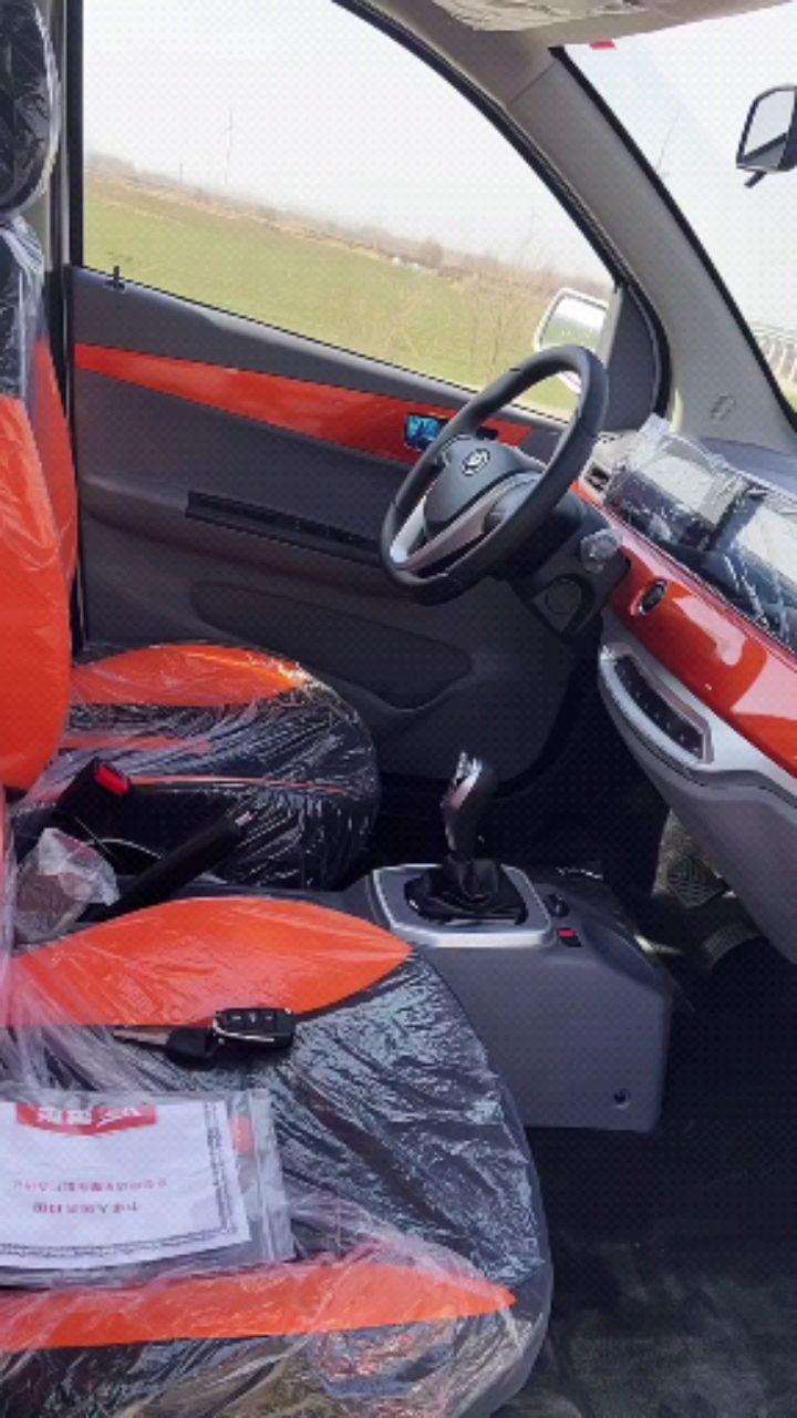 金彭t90油电两用自动挡空间大