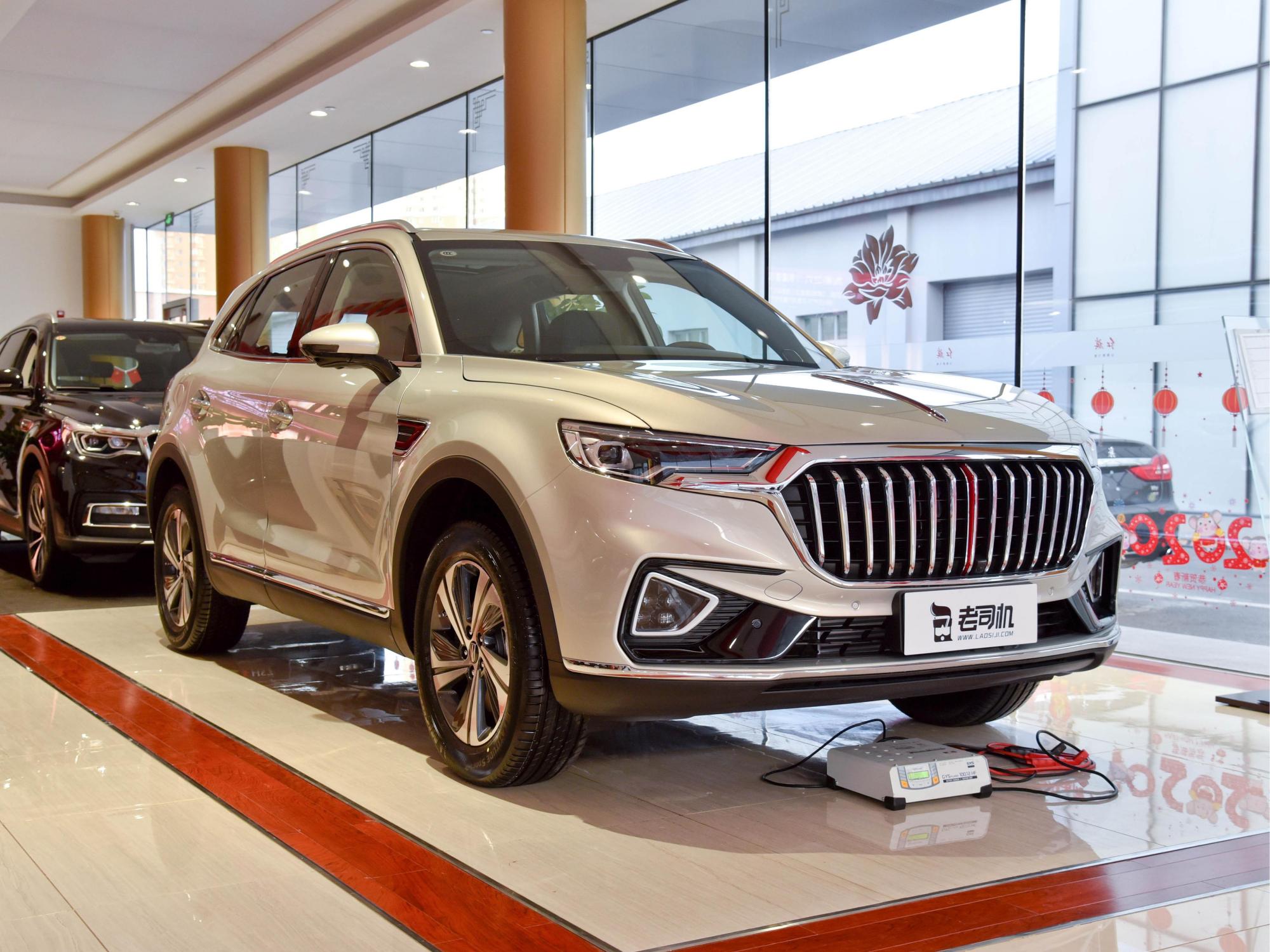 外观亮眼,224马力,配置超高,品牌能打,实拍红旗hs5