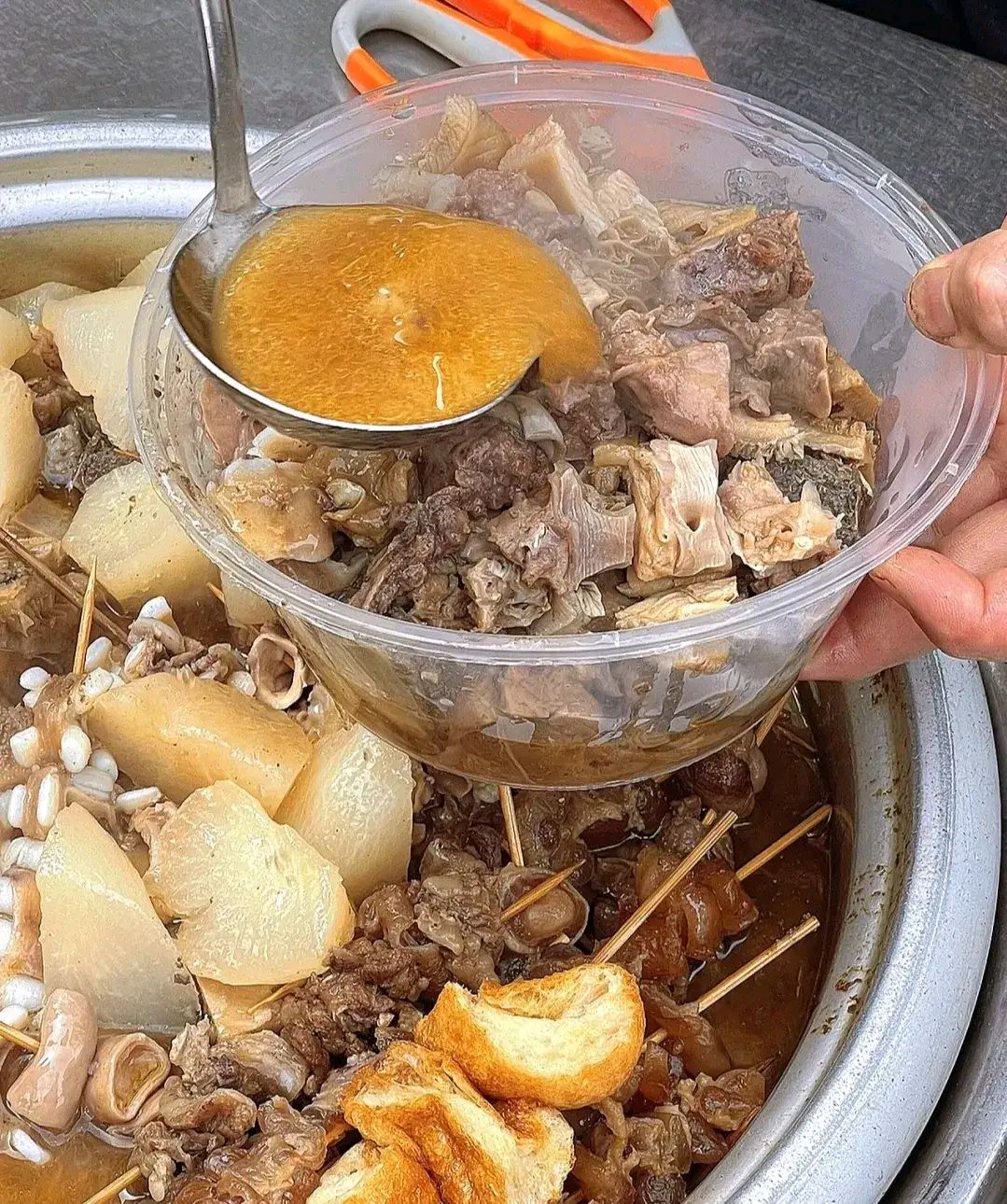 广州传统美食,萝卜牛杂!