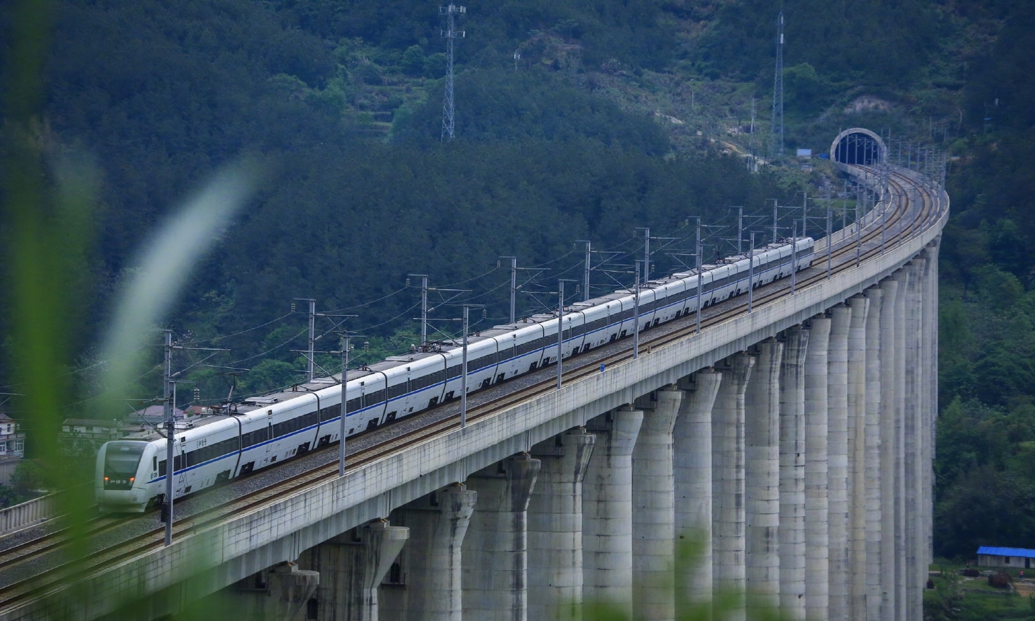 年底前武汉首开张家界凤凰古城高铁