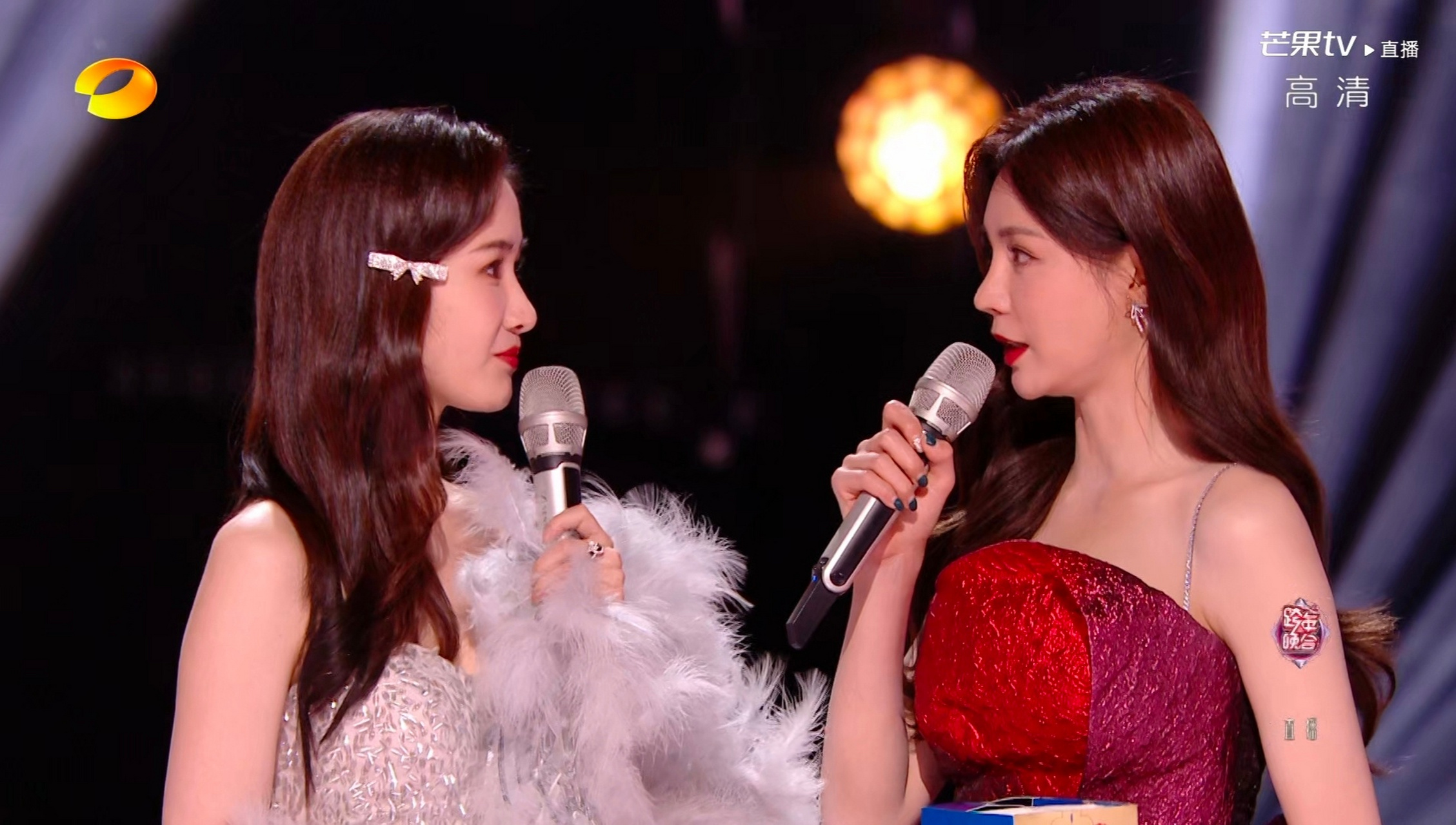 跨年晚会的站位,梁田和沈梦辰是挑大梁的节奏,稳稳站在汪涵和何暝旁