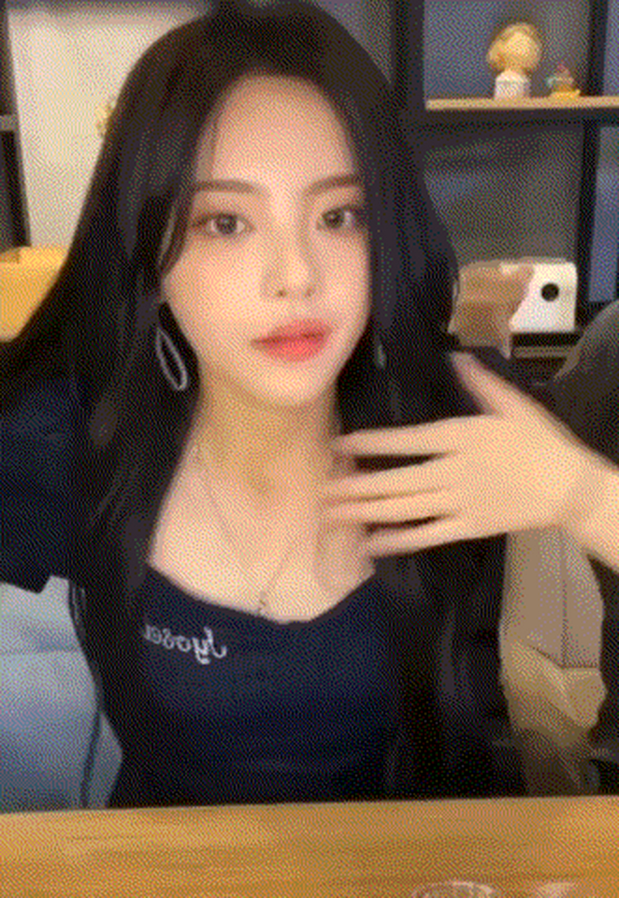 最近,抖音里面800万粉抖主杨超越直播房间时遇到了一件令人尴尬的事