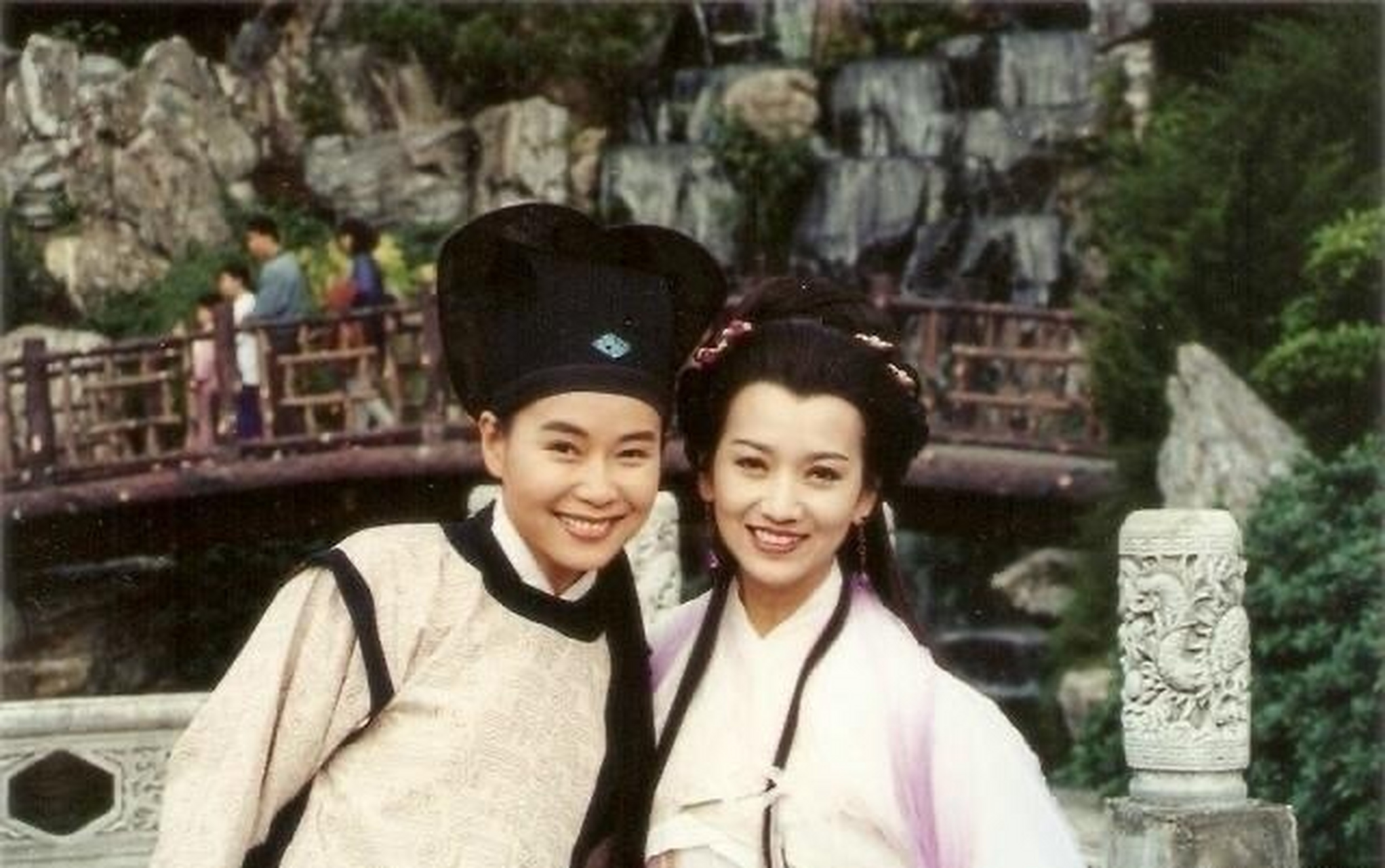 许仙和白娘子,一个是肉体凡胎一个有千年修行,颜值就是不一样.