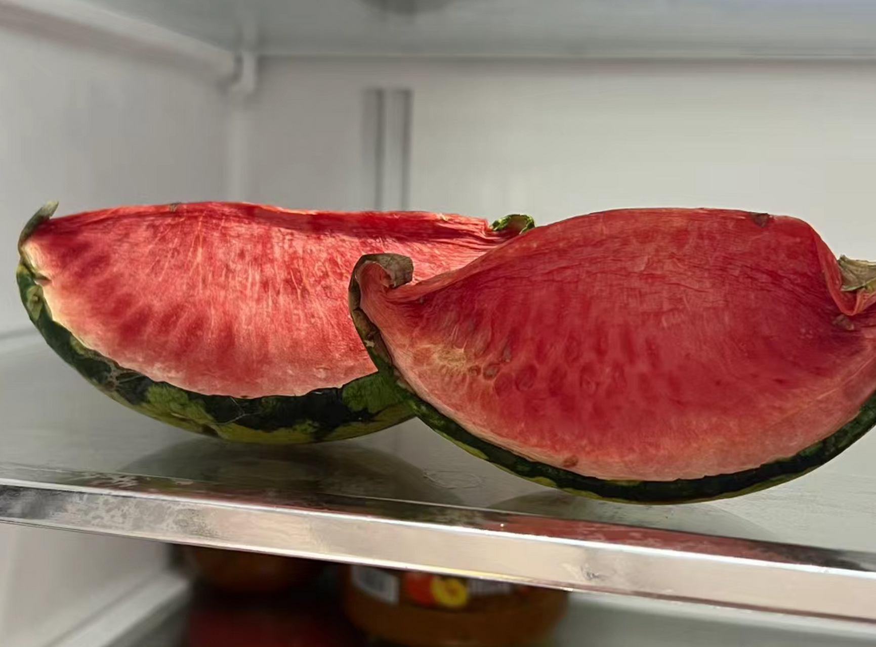 妈妈说冰箱里有西瓜吃 叫我吃冰箱里的西瓜,吃了不会拉肚子吗?