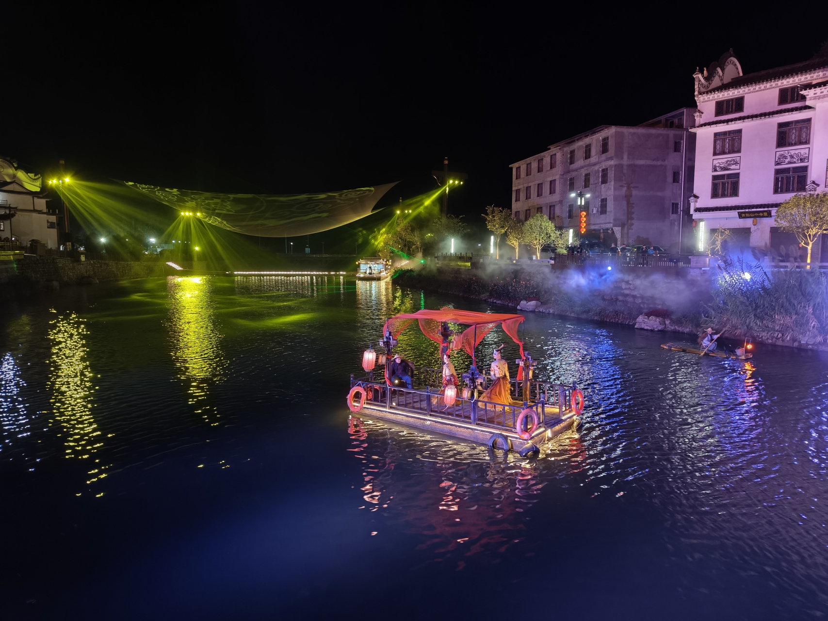 冬天的第一张照片# 罗田鸠兹古邑灯光演出秀[赞同][赞同][赞同]