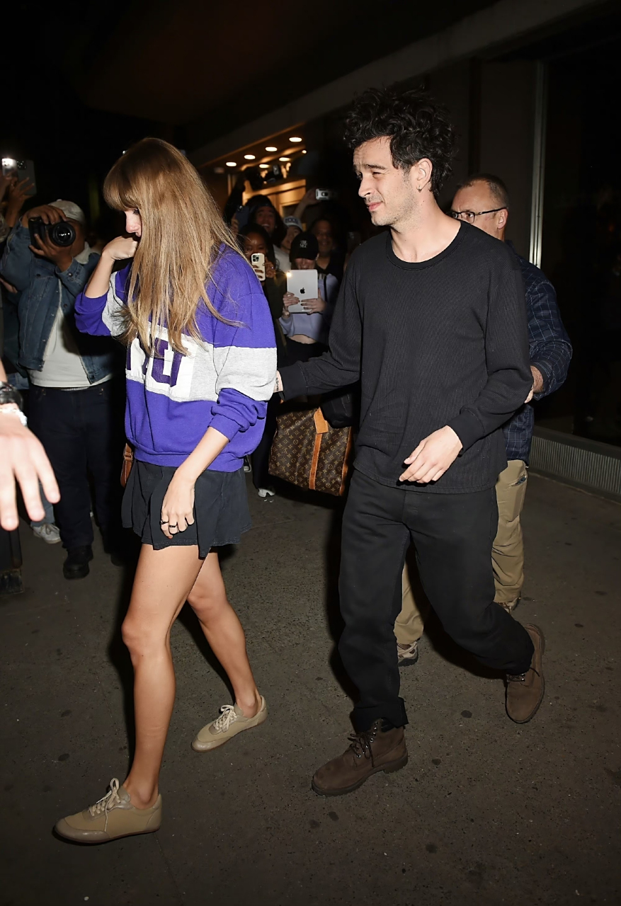 霉霉taylor swift和新男友matthew healy纽约街拍