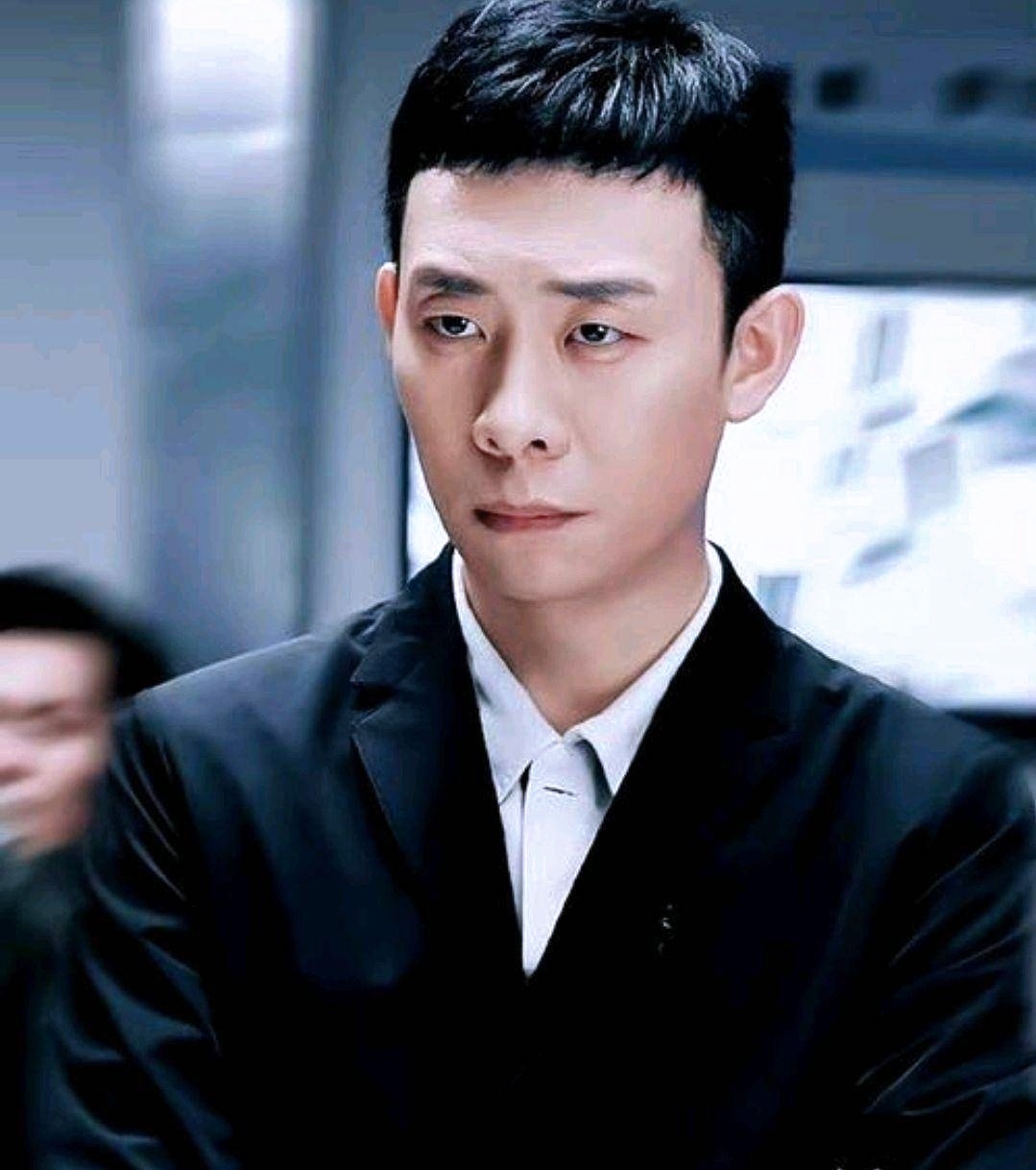 《狂飙》张译演绎刑警安欣,正义力量与黑恶势力的较量