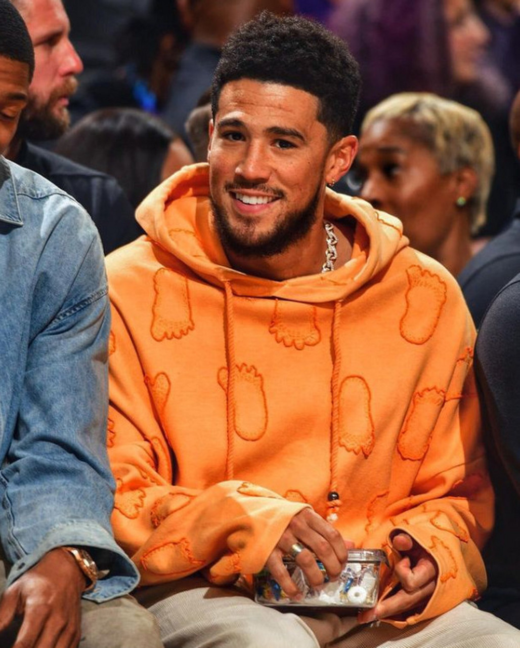 布克,这位nba球星,宛如清澈的溪流,在众多球员中独树一帜