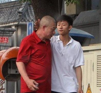 张一山父亲公开,低调10几年原来是他,网友:怪不得一直没有公开