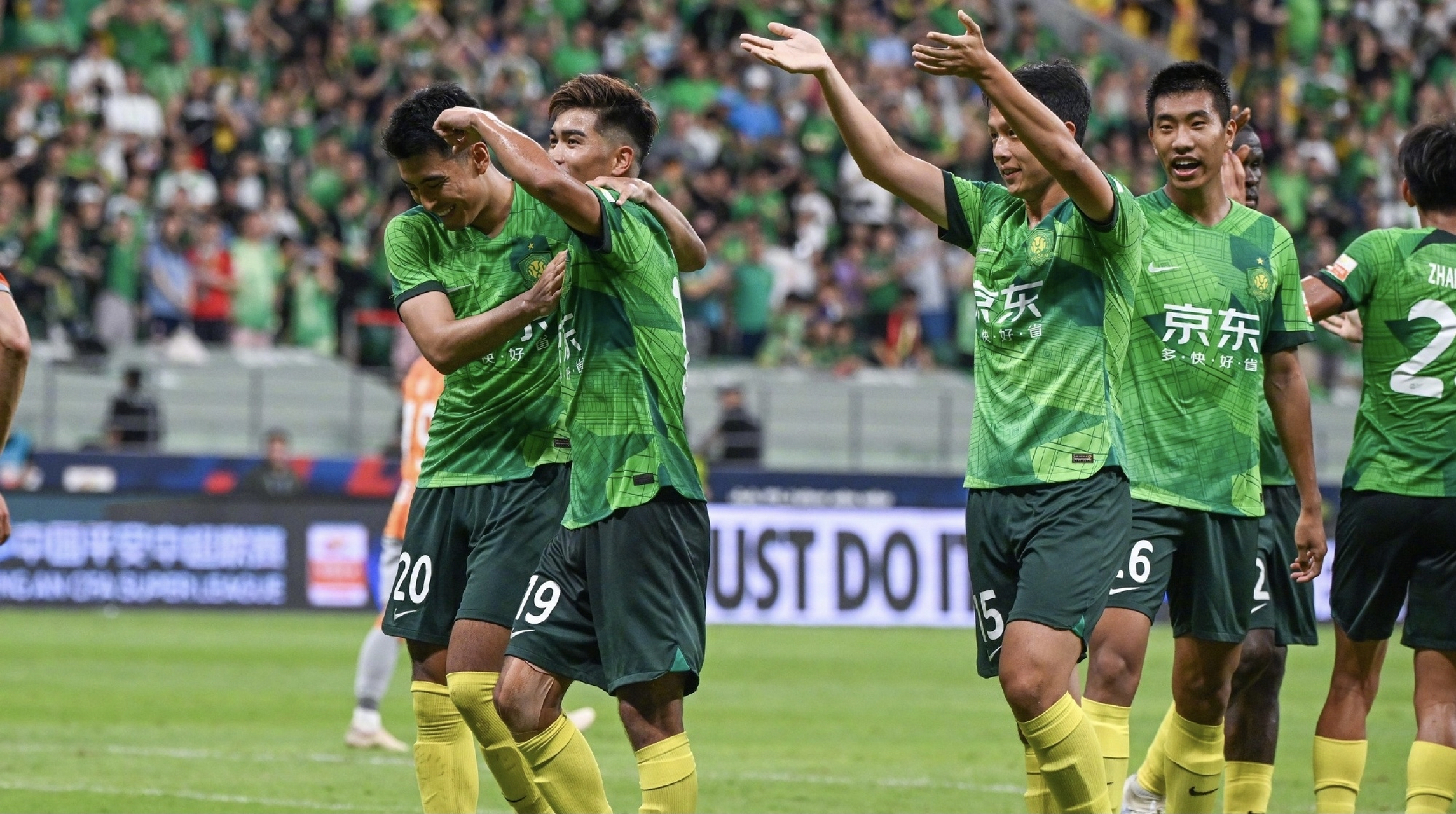 赛季中国平安中超联赛第十五轮的比赛中,北京国安主场5-0战胜深圳队