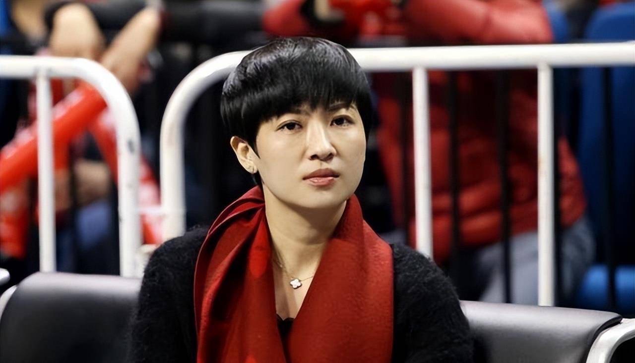 5号秀大杀四方,两战37分22篮板,朱世龙弃之不用,伍佰兰真摆烂