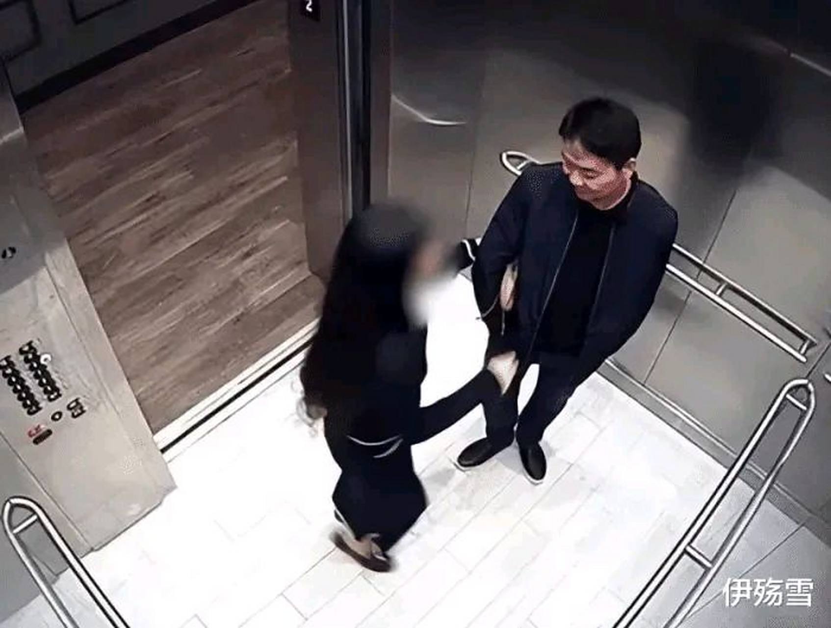 22岁小伙坐电梯,被35岁醉酒女子强奸,直言:太痛苦了!